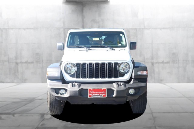 Jeep Wrangler Vehicle Image 04