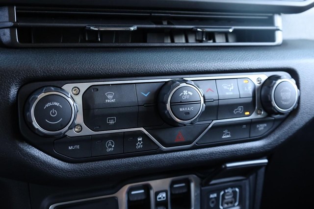 Jeep Wrangler Vehicle Image 13