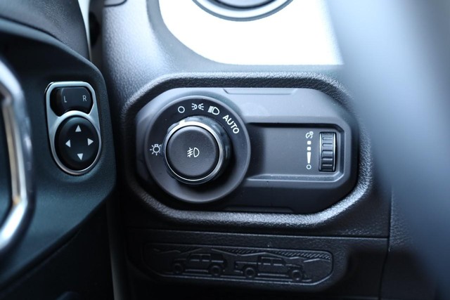 Jeep Wrangler Vehicle Image 18