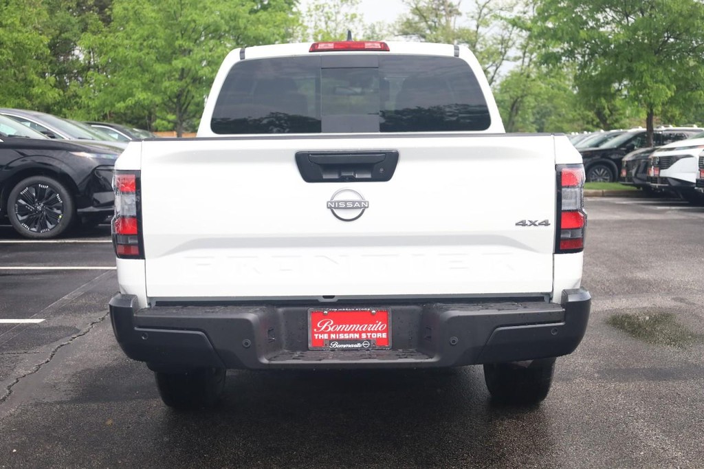 Nissan Frontier Vehicle Image 06