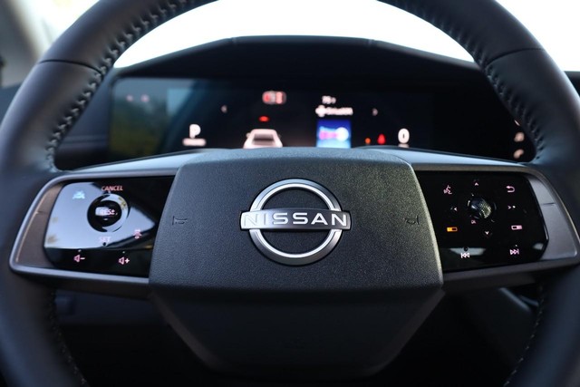 Nissan Murano Vehicle Image 12
