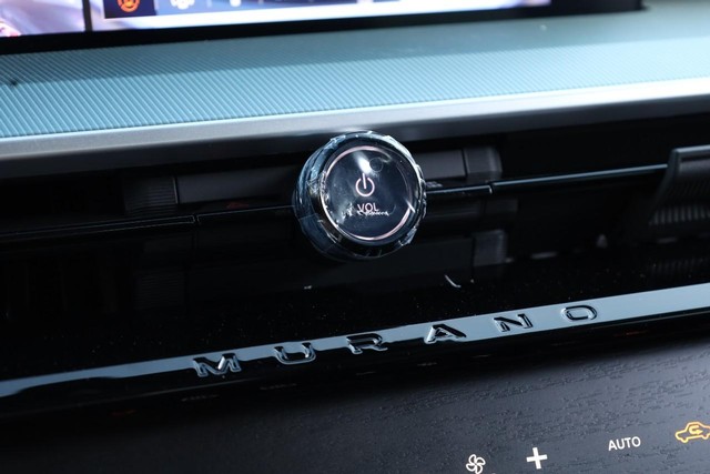Nissan Murano Vehicle Image 17