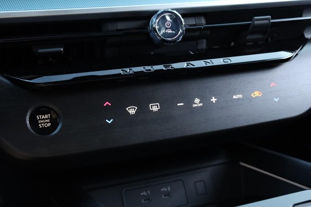 Nissan Murano Vehicle Image 18