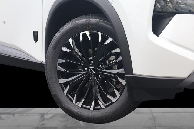 Nissan Rogue Vehicle Image 03