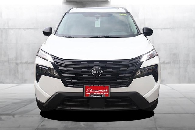 Nissan Rogue Vehicle Image 04