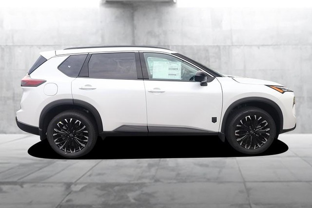 Nissan Rogue Vehicle Image 05