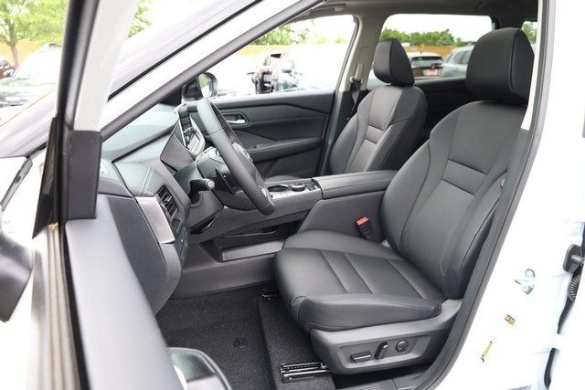 Nissan Rogue Vehicle Image 08