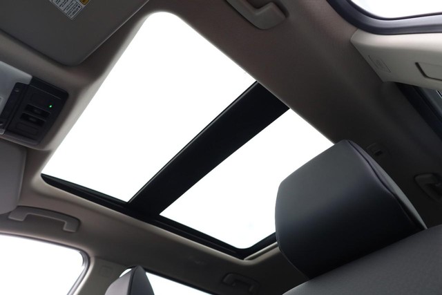 Nissan Rogue Vehicle Image 09