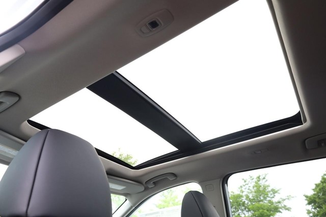 Nissan Rogue Vehicle Image 10
