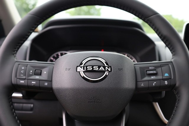 Nissan Rogue Vehicle Image 11