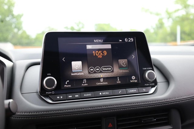 Nissan Rogue Vehicle Image 13