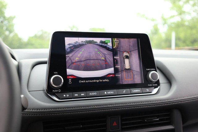 Nissan Rogue Vehicle Image 14