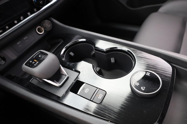 Nissan Rogue Vehicle Image 17