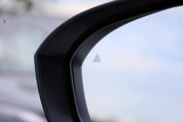 Nissan Rogue Vehicle Image 21