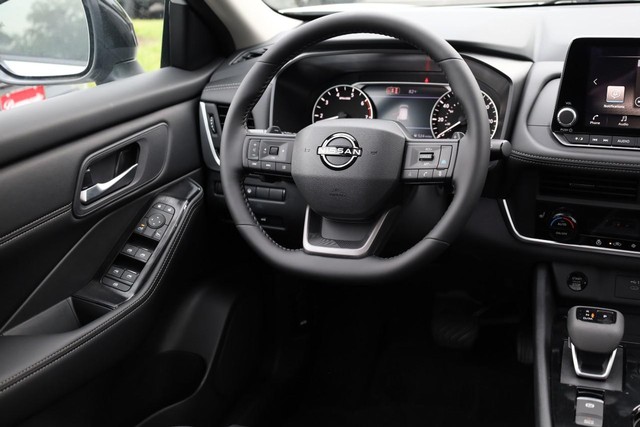 Nissan Rogue Vehicle Image 25