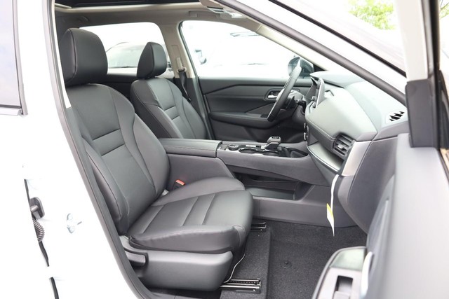 Nissan Rogue Vehicle Image 26