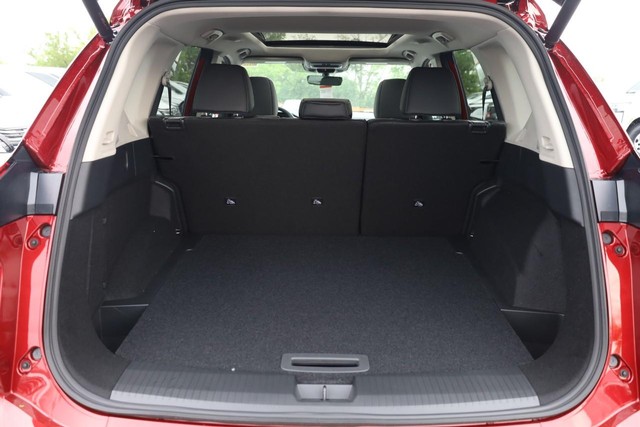 Nissan Rogue Vehicle Image 07