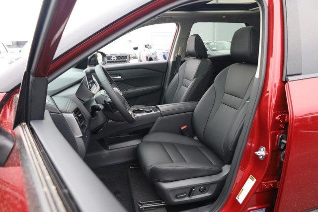 Nissan Rogue Vehicle Image 08