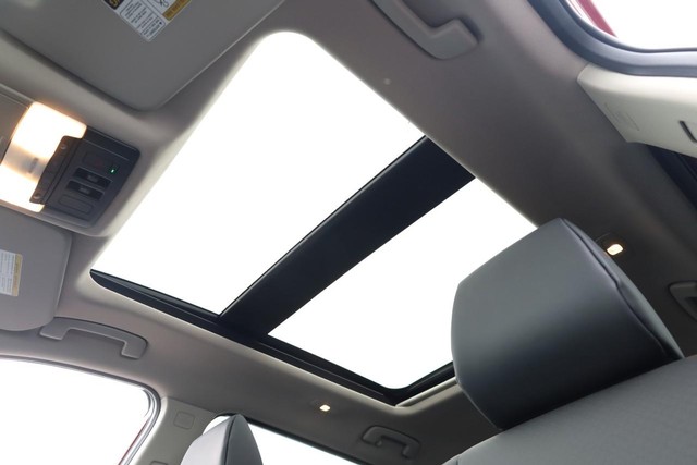 Nissan Rogue Vehicle Image 09