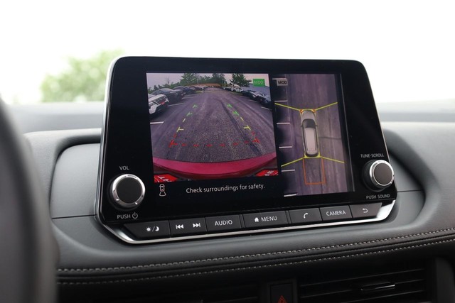 Nissan Rogue Vehicle Image 14