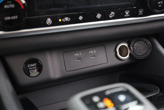 Nissan Rogue Vehicle Image 16