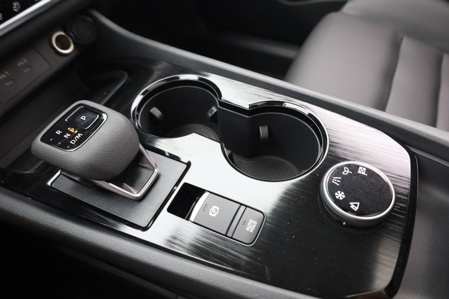 Nissan Rogue Vehicle Image 17