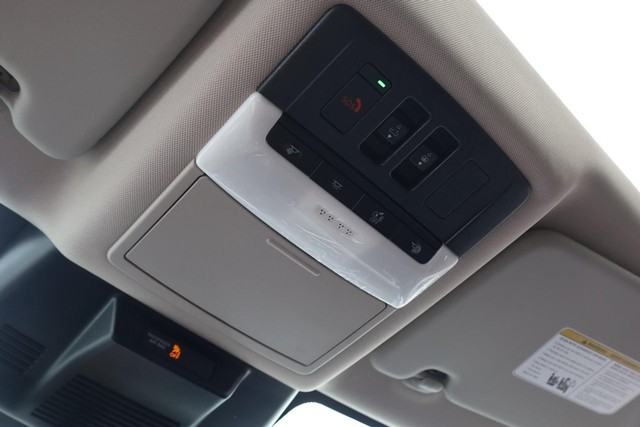 Nissan Rogue Vehicle Image 18