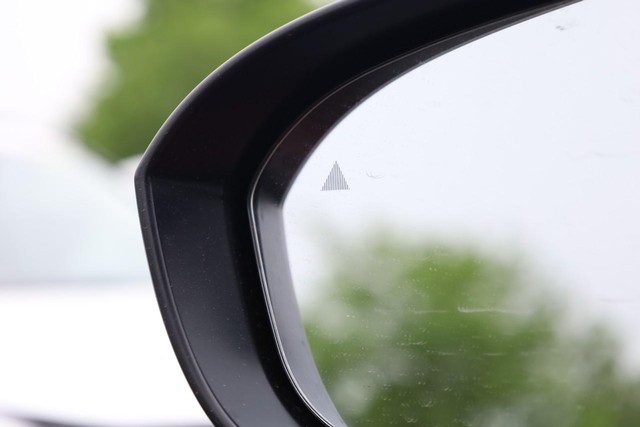 Nissan Rogue Vehicle Image 21