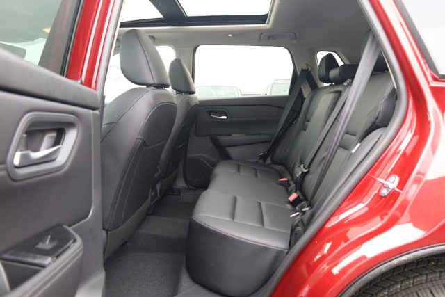 Nissan Rogue Vehicle Image 22