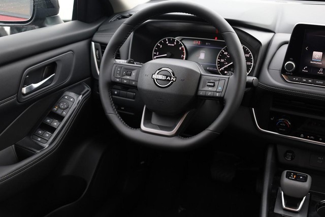 Nissan Rogue Vehicle Image 25