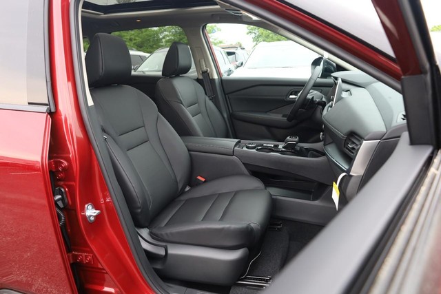 Nissan Rogue Vehicle Image 26
