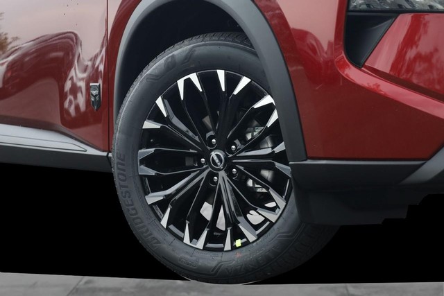 Nissan Rogue Vehicle Image 03