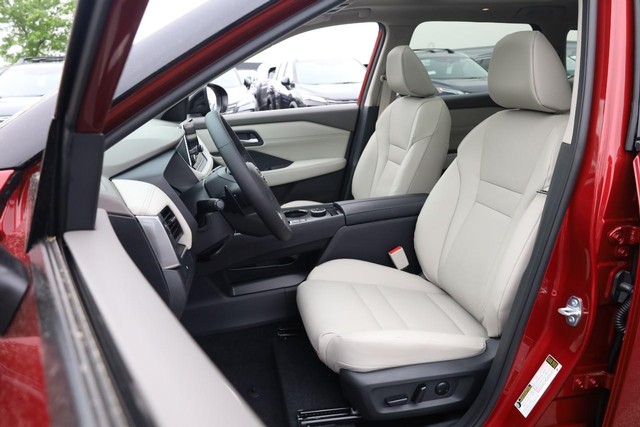 Nissan Rogue Vehicle Image 08