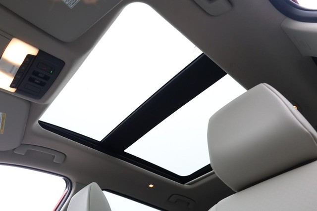 Nissan Rogue Vehicle Image 09