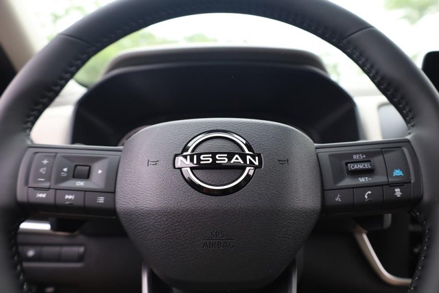 Nissan Rogue Vehicle Image 11