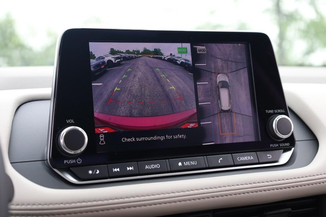 Nissan Rogue Vehicle Image 14