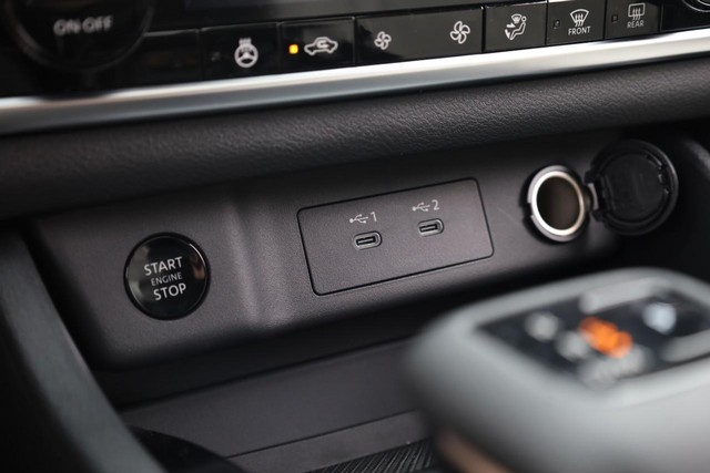 Nissan Rogue Vehicle Image 16