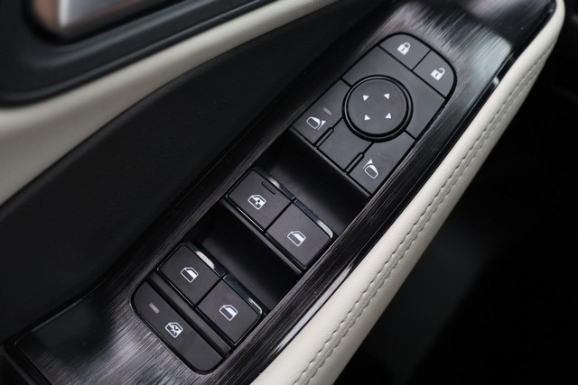 Nissan Rogue Vehicle Image 19