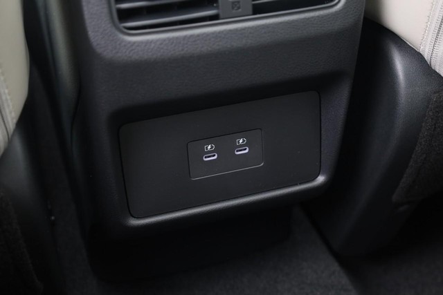 Nissan Rogue Vehicle Image 23