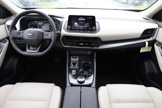 Nissan Rogue Vehicle Image 24