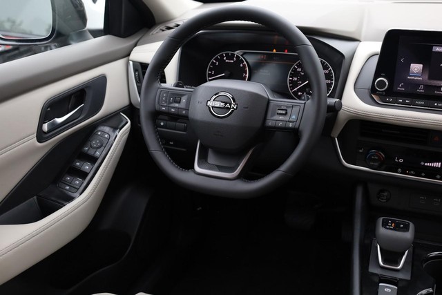Nissan Rogue Vehicle Image 25