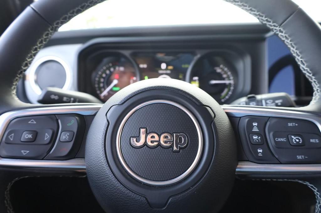Jeep Wrangler 4xe Vehicle Image 09