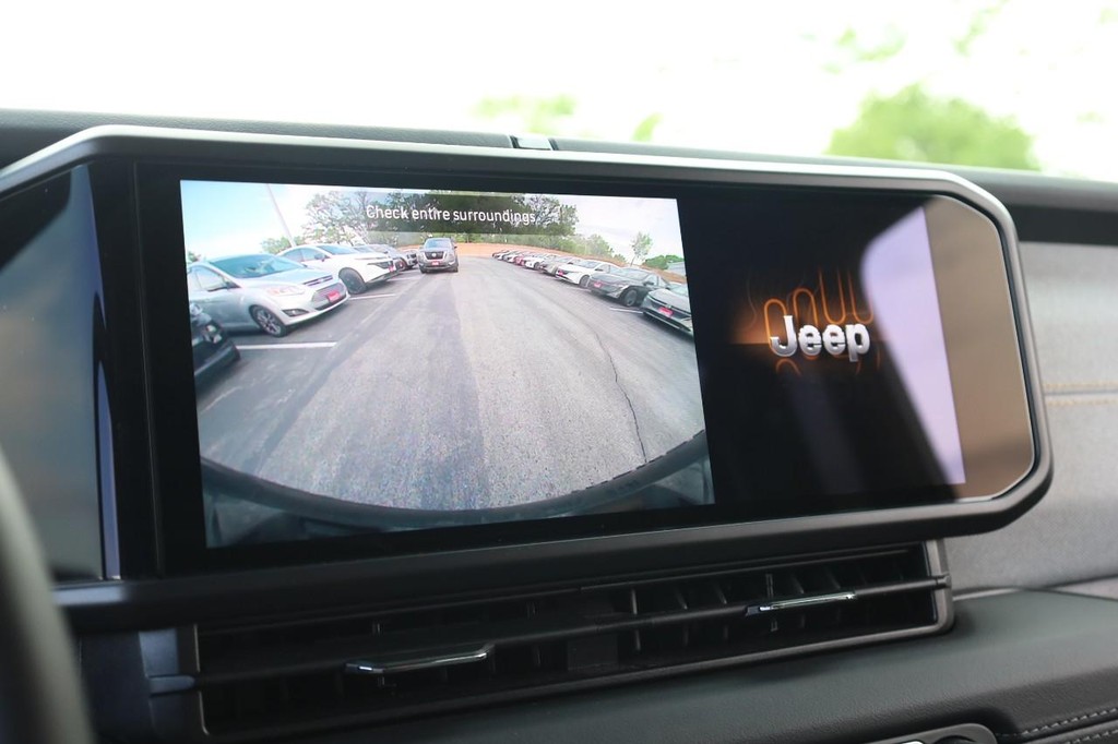 Jeep Wrangler 4xe Vehicle Image 12