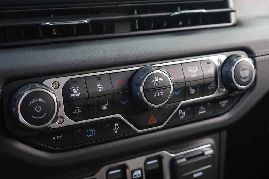 Jeep Wrangler 4xe Vehicle Image 13