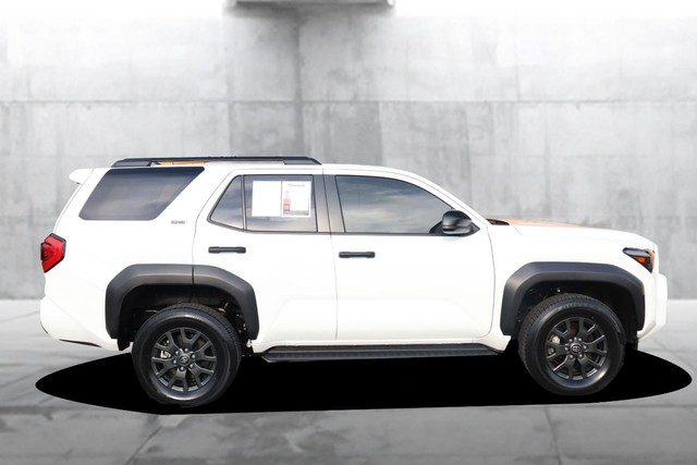 Toyota 4Runner Vehicle Full-screen Gallery Image 5