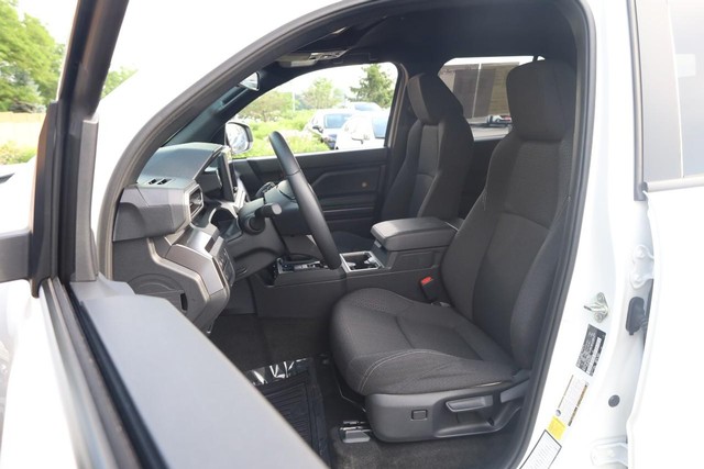 Toyota 4Runner Vehicle Full-screen Gallery Image 8