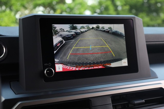 Toyota 4Runner Vehicle Full-screen Gallery Image 12