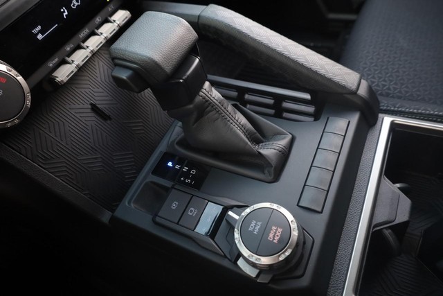 Toyota 4Runner Vehicle Full-screen Gallery Image 15