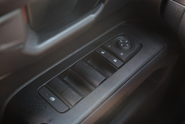 Toyota 4Runner Vehicle Full-screen Gallery Image 17