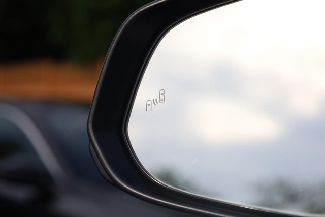 Toyota 4Runner Vehicle Full-screen Gallery Image 19